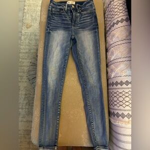Buckle Women's Faded Blue Skinny Jeans